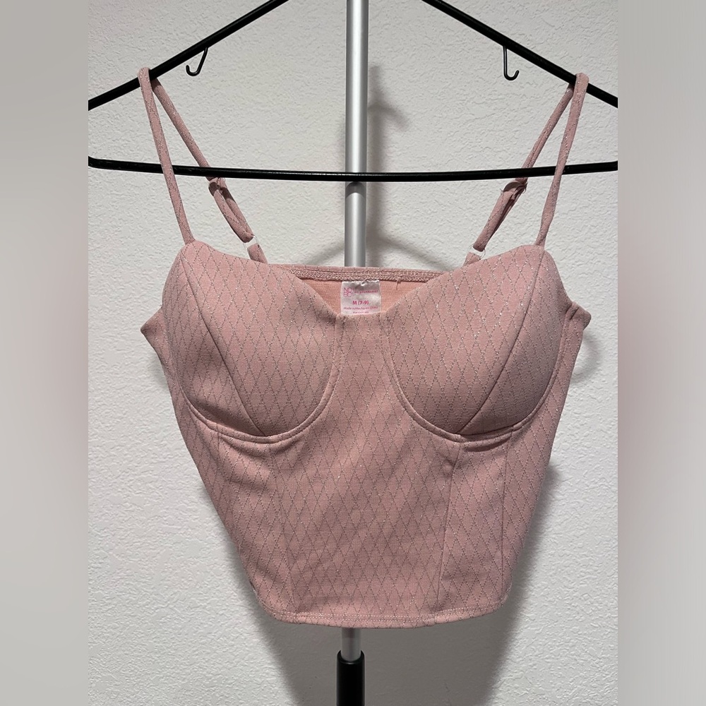 Baby Pink Sparkle Halter Top New With Tags. Size m. Fall/halloween